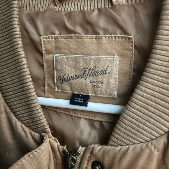 NWOT - Universal Thread women’s bomber/puffer jacket - Picture 2 of 3